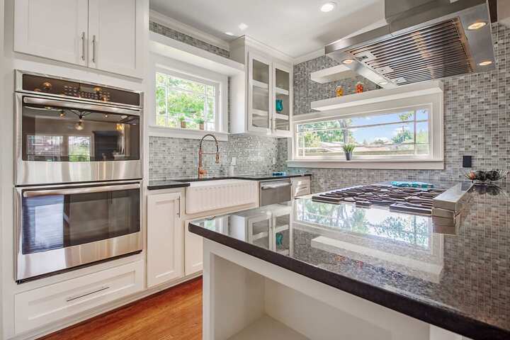 Hire kitchen refurbishment & appliances contractors in Staten Island, New York. Our expert fitters do extensions, design & installation.